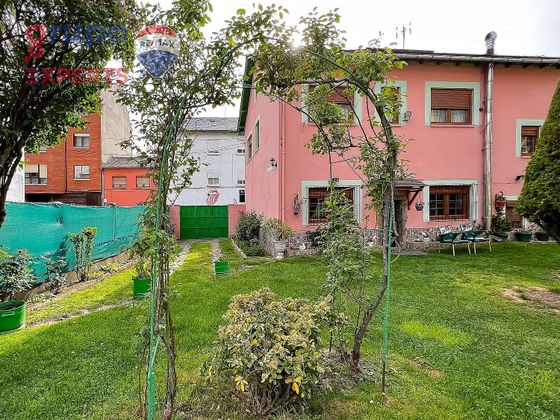 Foto 2 de Venta de chalet en calle Narcea de 3 habitaciones con jardín y calefacción