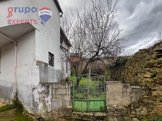 Foto 2 de Venta de casa en calle Gabino Cobos de 4 habitaciones con jardín y calefacción