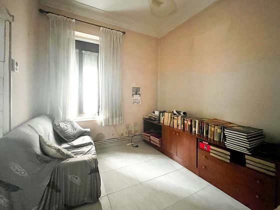 Foto 2 de Casa en venda a calle Luciana Fernández de 3 habitacions amb garatge i calefacció