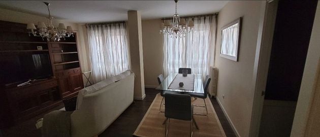 Foto 2 de Alquiler de piso en avenida Valdés de 1 habitación con muebles y calefacción