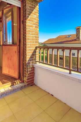 Foto 2 de Piso en venta en Parroquias de Oviedo de 3 habitaciones con terraza y garaje
