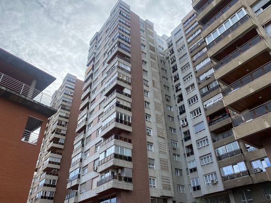Foto 1 de Venta de piso en calle De la Marina Española de 4 habitaciones con terraza y balcón