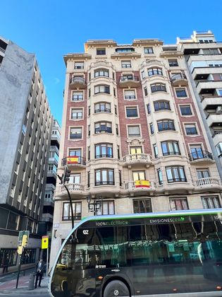 Foto 2 de Pis en lloguer a calle De Jerónimo Blancas de 3 habitacions amb mobles i balcó