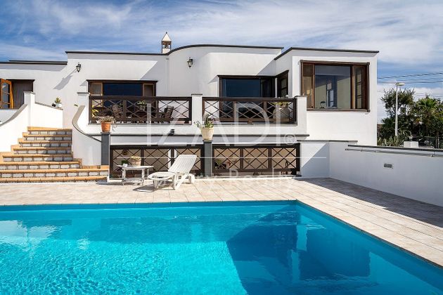 Foto 1 de Chalet en venta en Güime de 4 habitaciones con terraza y piscina