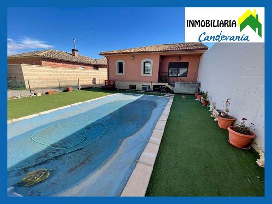 Foto 1 de Xalet en venda a Zuera de 4 habitacions amb terrassa i piscina