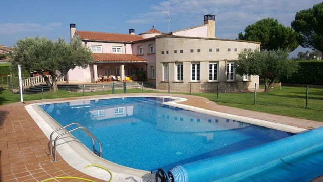 Foto 2 de Venta de chalet en Lardero de 4 habitaciones con terraza y piscina
