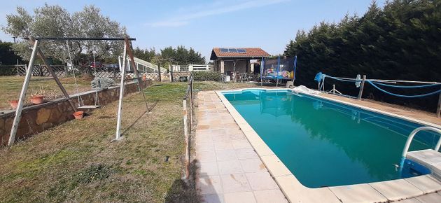 Foto 1 de Xalet en venda a Entrena de 1 habitació amb terrassa i piscina