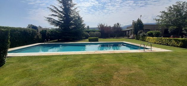 Foto 1 de Xalet en venda a Albelda de Iregua de 3 habitacions amb terrassa i piscina