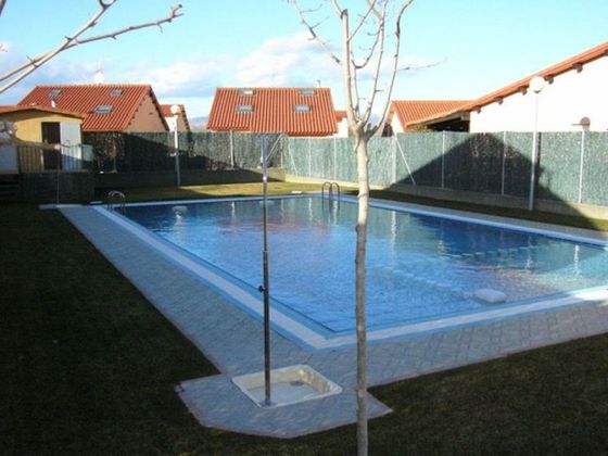 Foto 1 de Chalet en venta en Agoncillo de 6 habitaciones con terraza y piscina