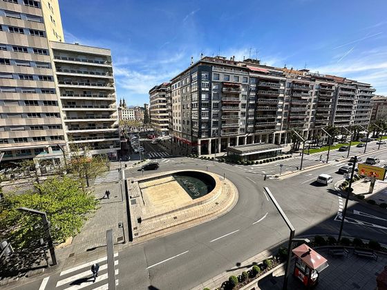 Foto 1 de Venta de piso en vía Gran Juan Carlos I de 5 habitaciones con terraza y garaje