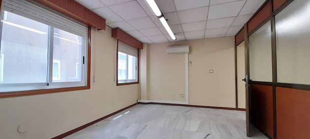 Foto 2 de Alquiler de oficina en calle Do Areal con aire acondicionado