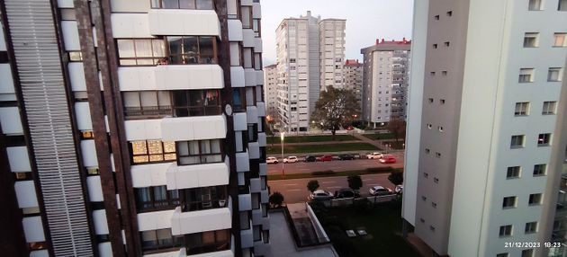 Foto 2 de Pis en venda a As Travesas - Balaídos de 4 habitacions amb balcó i calefacció