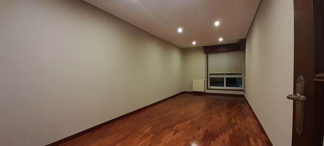 Foto 2 de Alquiler de piso en Areal – Zona Centro de 3 habitaciones con terraza y garaje