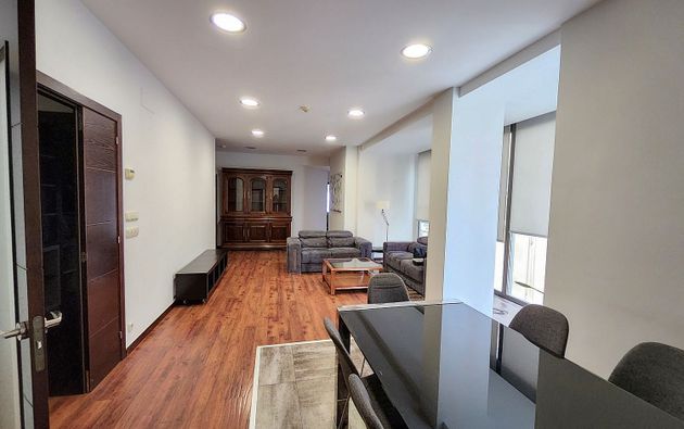 Foto 2 de Pis en lloguer a Areal – Zona Centro de 4 habitacions amb mobles i calefacció