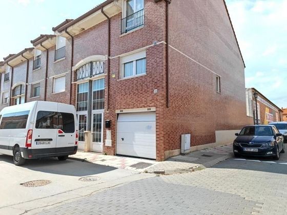 Foto 1 de Venta de casa en Santovenia de Pisuerga de 3 habitaciones con terraza y garaje