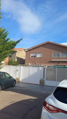 Foto 1 de Casa en venda a calle Don Quijote de la Mancha de 5 habitacions amb terrassa i jardí