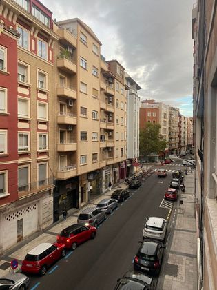 Foto 2 de Venta de piso en calle De José María Lacarra de Miguel de 4 habitaciones con balcón y calefacción