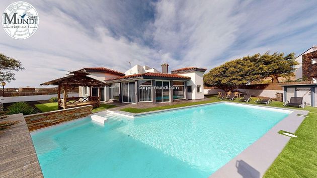 Foto 1 de Chalet en venta en Villaverde de 4 habitaciones con terraza y piscina