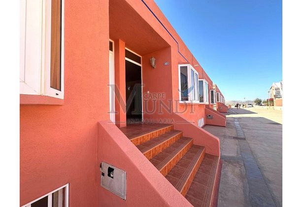 Foto 2 de Casa en venta en Caleta de Fuste de 3 habitaciones con terraza y piscina