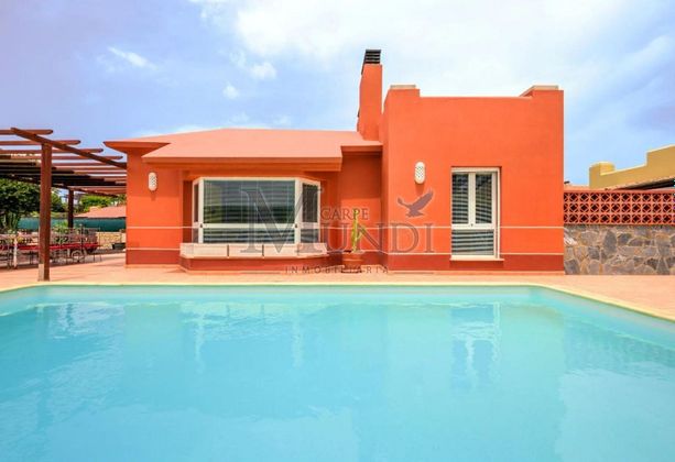 Foto 1 de Xalet en venda a Corralejo de 4 habitacions amb terrassa i piscina