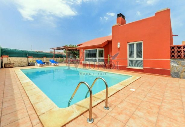 Foto 2 de Venta de chalet en Corralejo de 4 habitaciones con terraza y piscina