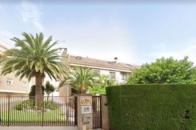 Foto 1 de Casa adossada en venda a calle Los Alpes de 4 habitacions amb terrassa i piscina