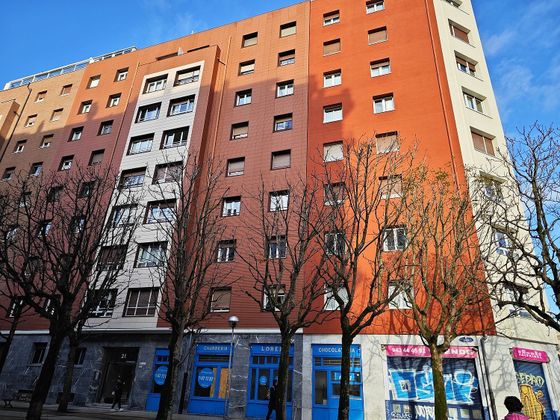 Foto 1 de Pis en venda a calle Madrid Etorbidea de 4 habitacions amb calefacció i ascensor