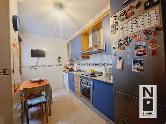 Foto 2 de Piso en venta en Mesoiro de 3 habitaciones con garaje y calefacción