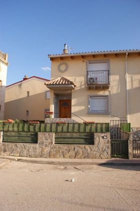 Foto 1 de Casa adossada en venda a calle San Roque de 3 habitacions amb terrassa i garatge