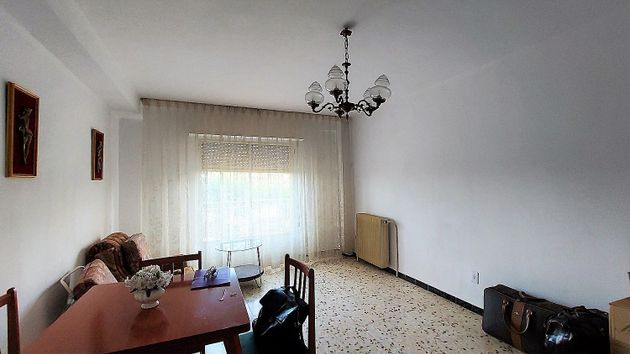 Foto 2 de Piso en venta en avenida Ejercito Español de 4 habitaciones con balcón y calefacción