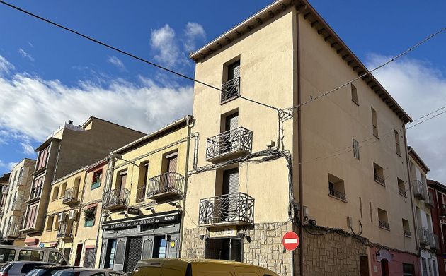 Foto 1 de Casa en venda a calle Cinco de Junio de 6 habitacions amb balcó