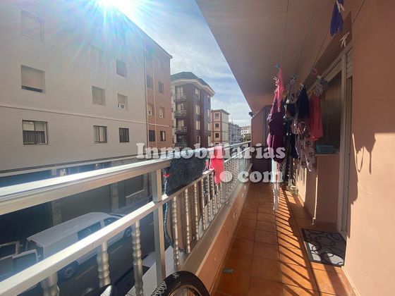 Foto 2 de Piso en venta en calle Arturo Duo Vital de 3 habitaciones con terraza y calefacción