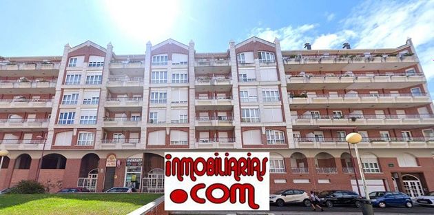 Foto 1 de Venta de piso en calle Pintor Eleazar Ortiz de 2 habitaciones con terraza y piscina