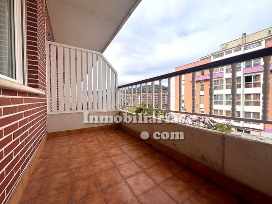 Foto 2 de Venta de piso en calle Pintor Eleazar Ortiz de 2 habitaciones con terraza y piscina
