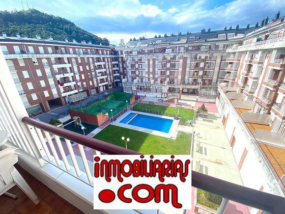 Foto 1 de Alquiler de piso en calle Ataulfo Argenta de 2 habitaciones con terraza y piscina