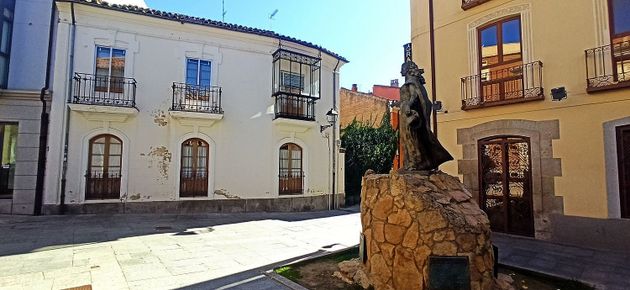 Foto 1 de Xalet en venda a Centro - Ávila de 8 habitacions amb terrassa i jardí
