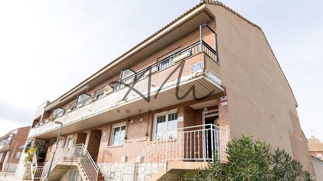 Foto 2 de Venta de casa en calle Miguel Servet de 4 habitaciones con terraza y piscina