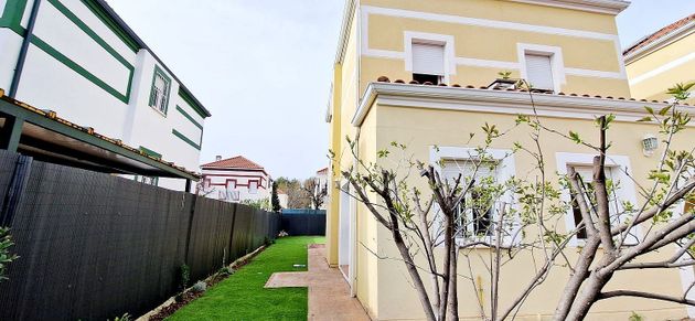 Foto 2 de Venta de casa en Cabanillas del Campo de 4 habitaciones con piscina y balcón