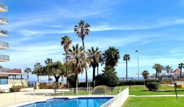 Foto 1 de Venta de estudio en Torrequebrada con terraza y piscina