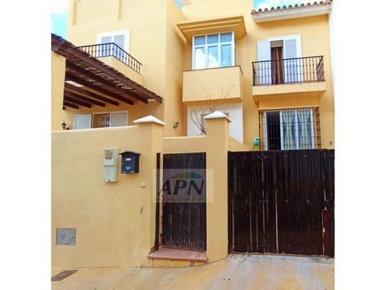Foto 2 de Casa adossada en venda a Pizarra de 3 habitacions amb terrassa i garatge