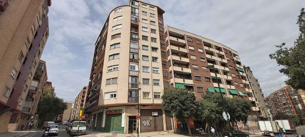 Foto 1 de Local en lloguer a calle Zaragoza la Vieja de 110 m²