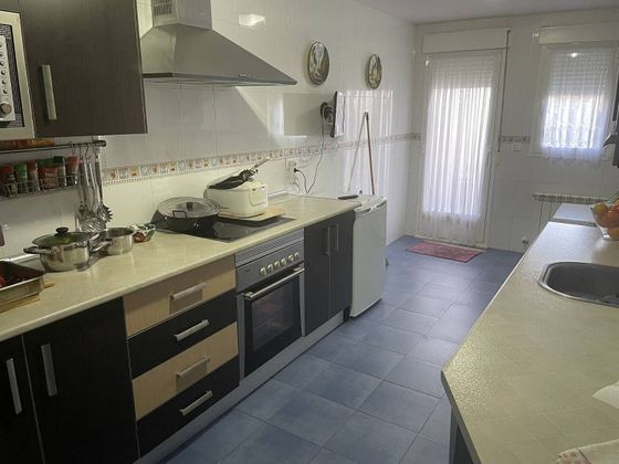 Foto 1 de Casa en venda a Torija de 3 habitacions amb terrassa i garatge