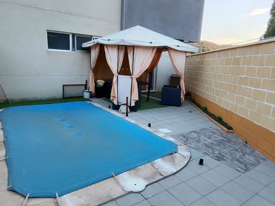 Foto 1 de Casa en venda a Tendilla de 3 habitacions amb terrassa i piscina