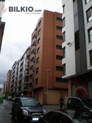 Foto 1 de Local en venda a calle Etxegorri de 74 m²