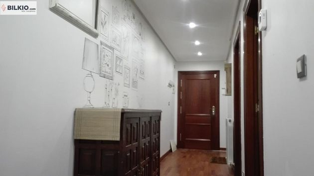 Foto 2 de Pis en venda a calle Txakurzulo Bidea de 2 habitacions amb terrassa i garatge