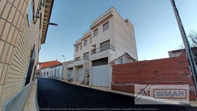 Foto 1 de Casa adossada en venda a Santo Domingo-Caudilla de 3 habitacions amb terrassa i garatge