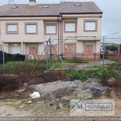 Foto 1 de Casa en venda a Villatobas de 4 habitacions amb garatge i jardí