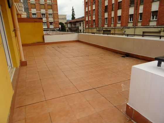 Foto 1 de Venta de piso en calle La Isla de 2 habitaciones con terraza y garaje