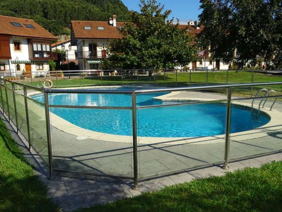 Foto 2 de Casa en venda a Sámano de 3 habitacions amb terrassa i piscina