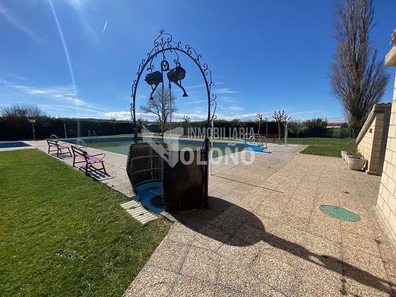Foto 2 de Casa en venda a calle San Millán de la Cogolla de 1 habitació amb terrassa i piscina